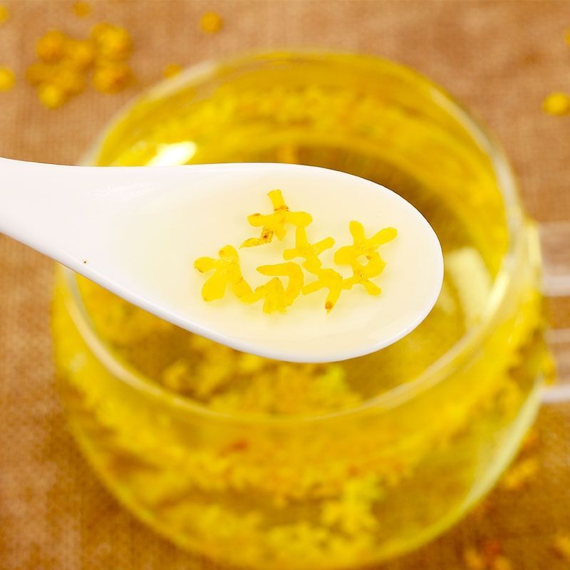 Osmanthus tea leaves, natural plant herbal tea, brewed with hot water, give yourself a quiet life in the afternoon